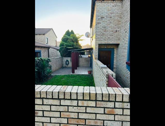 2 BEDROOM TOWNHOUSE FOR SALE IN VANDERBIJLPARK SW 5